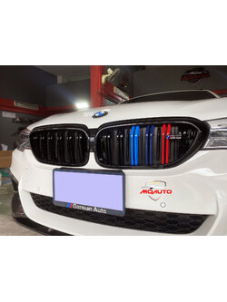 กระจังหน้า ทรง M5 แบบซี่คู่แถบสี /// BMW G30