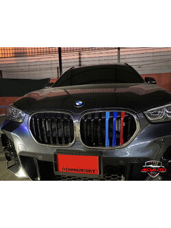 แถบสี ///M Performance ติดกระจังหน้า X1 F48 2020-2022 LCI