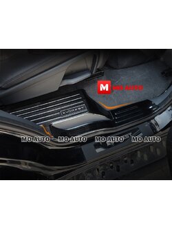 สคับเพลทกันรอยท้ายภายในแบบเต็ม ดำเงา เครื่อง 3.2 และ 2.2 Ford Everest