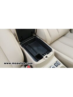 ชั้นเก็บของที่พักแขนกลาง