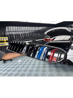 กระจังหน้าดำเงาซี่คู่ 3 สี คาร์บอนแท้ M5 BMW G30 LCI