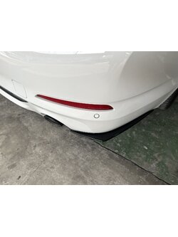 ลิ้นกันชนหลังดำเงา BMW G30