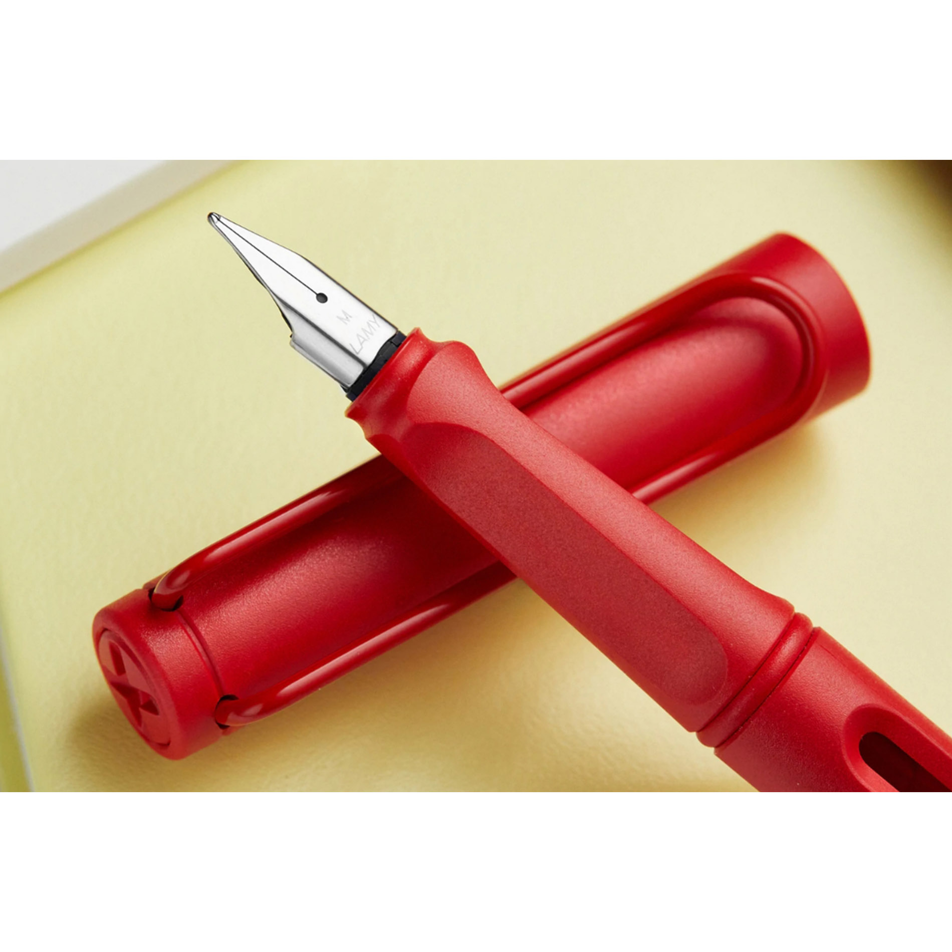 LAMY safari fountain pen strawberry 2022 limited edition