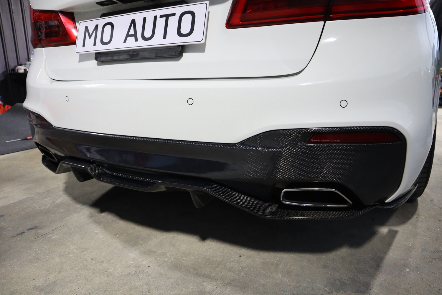 Diffuser BMW Series 5 G30 Pure Carbon ทรง MP