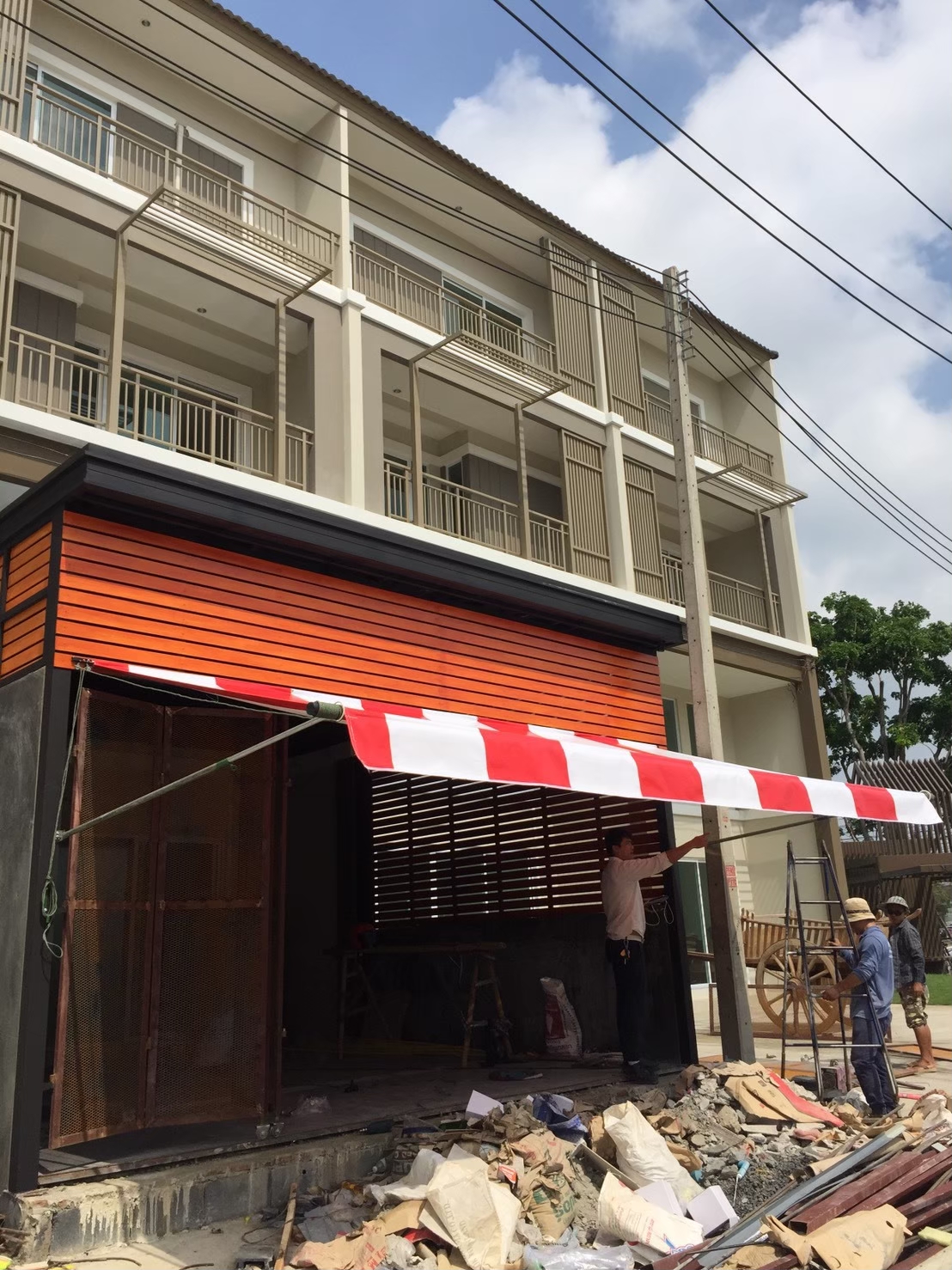 ผ้าใบชักรอก กว้าง 6เมตร สูง 4.5มตร (ไม่รวมเสาค้ำ) กันสาดผ้าใบ ชักรอกผ้าใบ ผ้าใบม้วนขึ้นลง ผ้าใบม้วนเก็บได้ ผ้าใบตลาดนัด มีทุกสี 6m x 4.5m