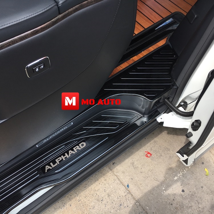 เพลทกันรอยเท้าชายประตู ดำเงา 8 ชิ้น ALPHARD / VELLFIRE 30 ปี 2016-2021