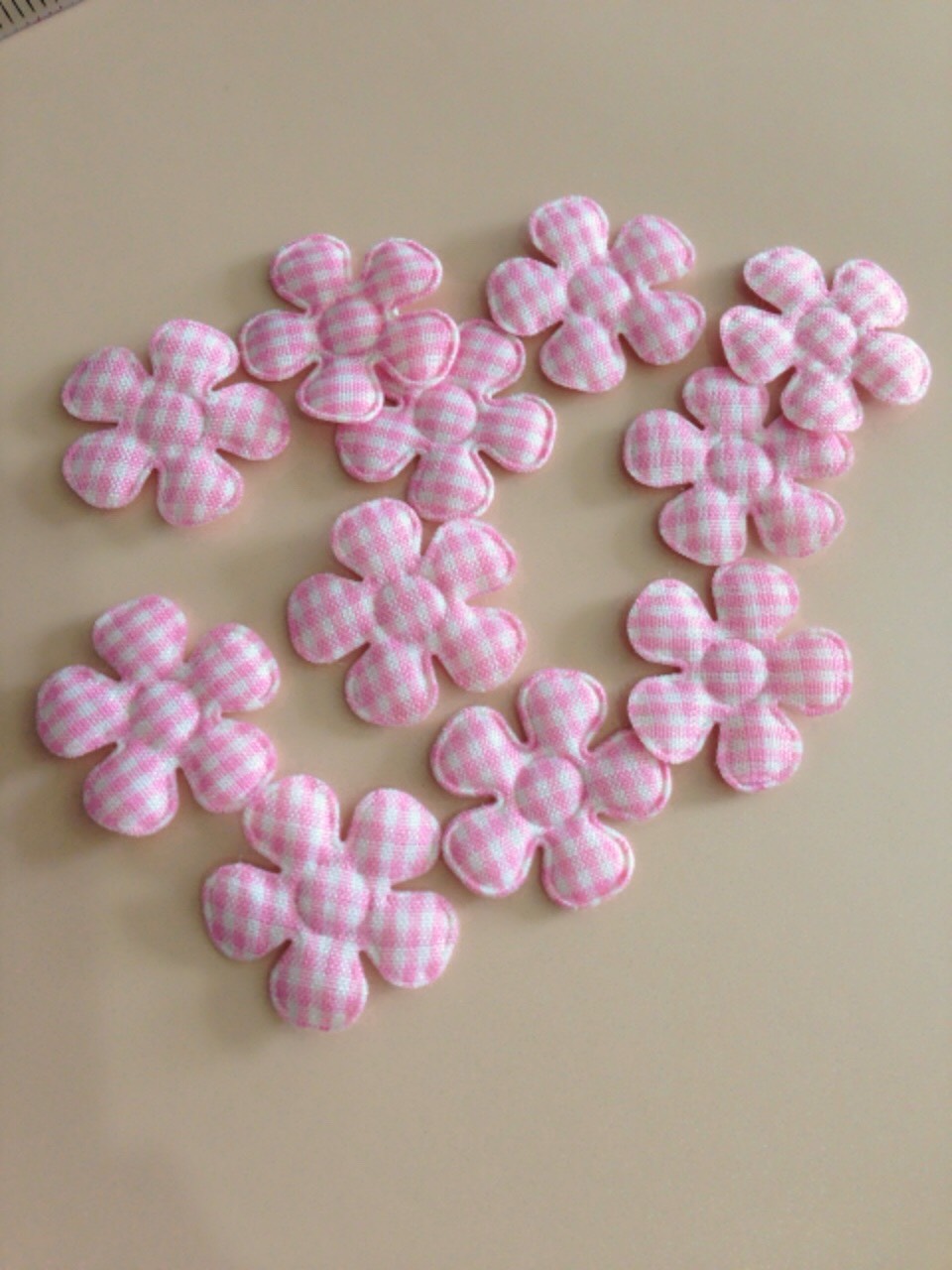 ดอกไม้ลายสก้อต สีชมพู ขนาด 2.5ซม (25ชิ้น)