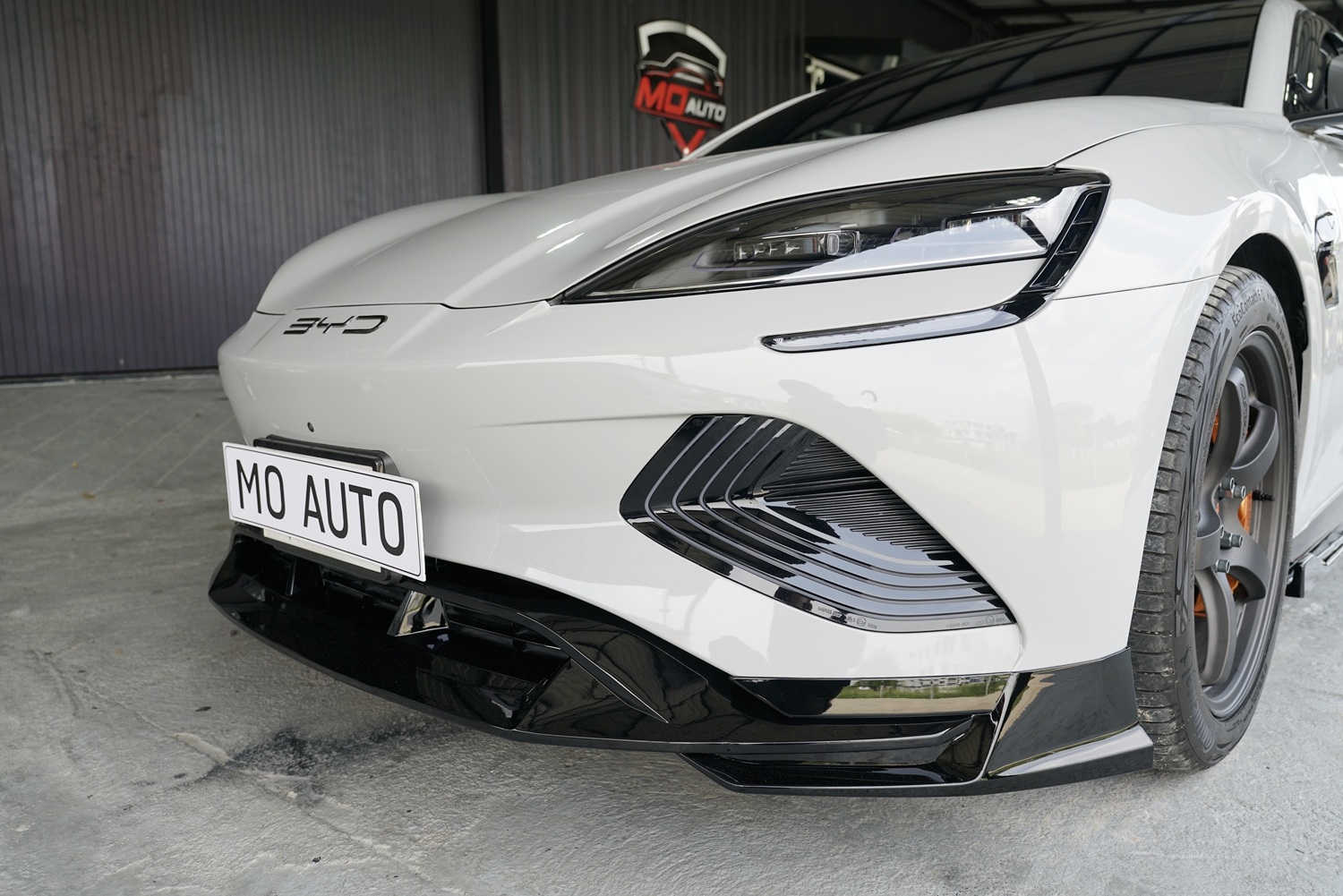 ลิ้นหน้าดำเงา BYD SEAL ทรง M SPORT