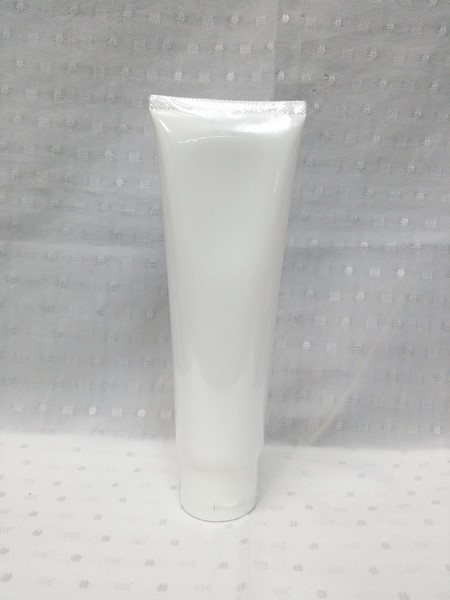 โลชั่นสมุนไพร "กวาวเครือขาว" บรรจุหลอดๆ ละ 100 มิลลิลิตร