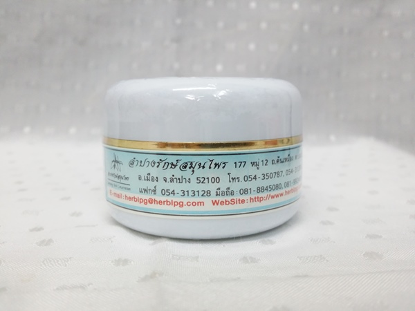 ครีมสมุนไพร "มะขาม" บรรจุกระปุกๆ ละ 60 กรัม