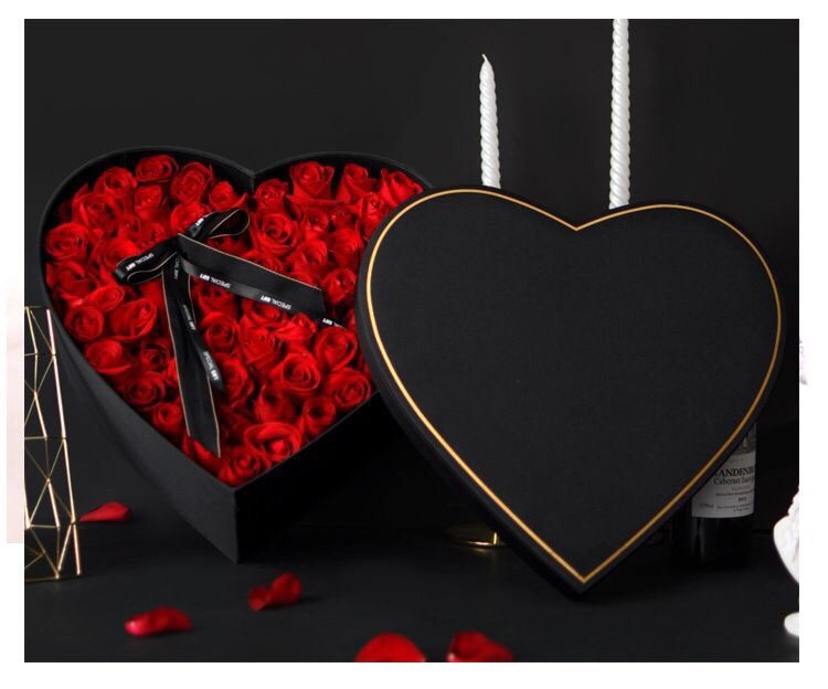 กล่องกุหลาบไทยรูปหัวใจ 50ดอก