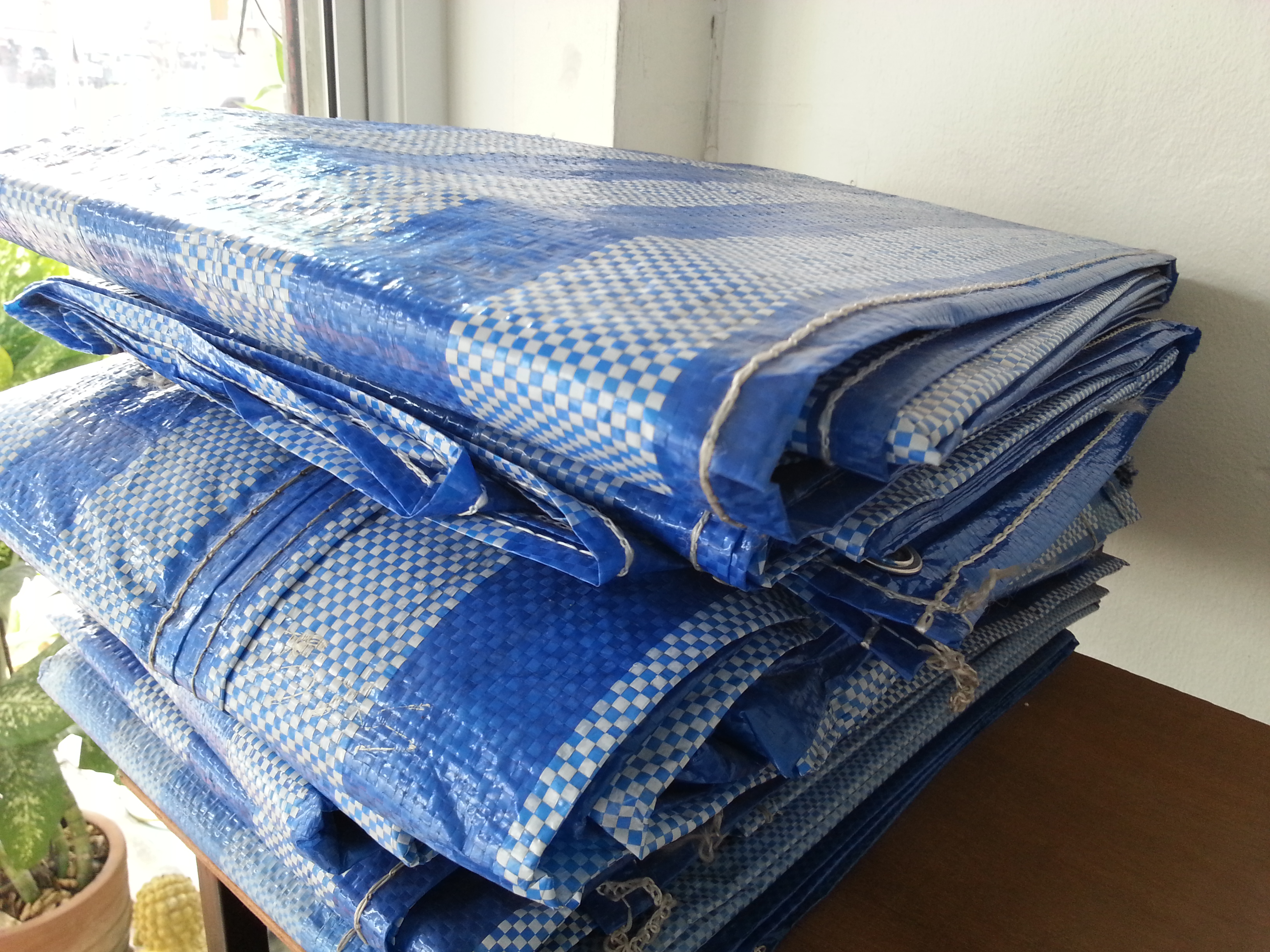 ผ้าใบ เคลือบ1ด้าน ฟ้าขาว ฟ้าล้วน ผ้าฟางริ้ว ขนาดกว้าง 7 หลา x ยาว 9 เมตร รังสิต ปทุมธานี คลุมสินค้า กันสาด กันฝุ่น กันฝน กันแดด คลุมงานก่อสร้าง น้ำหนักเบา ทนทาน