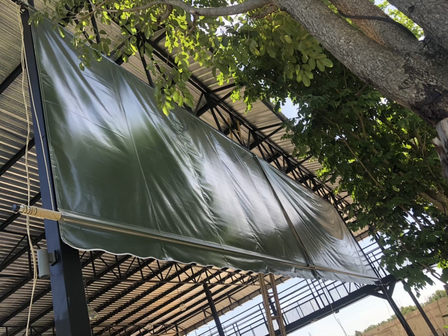 ผ้าใบชักรอก กว้าง 6เมตร สูง 4.5มตร (ไม่รวมเสาค้ำ) กันสาดผ้าใบ ชักรอกผ้าใบ ผ้าใบม้วนขึ้นลง ผ้าใบม้วนเก็บได้ ผ้าใบตลาดนัด มีทุกสี 6m x 4.5m