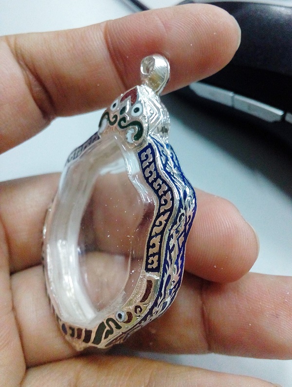 ตลับใส่ ลพ.​เอีย วัดบ้า​นด่านรุ่นมั​งกรคู่