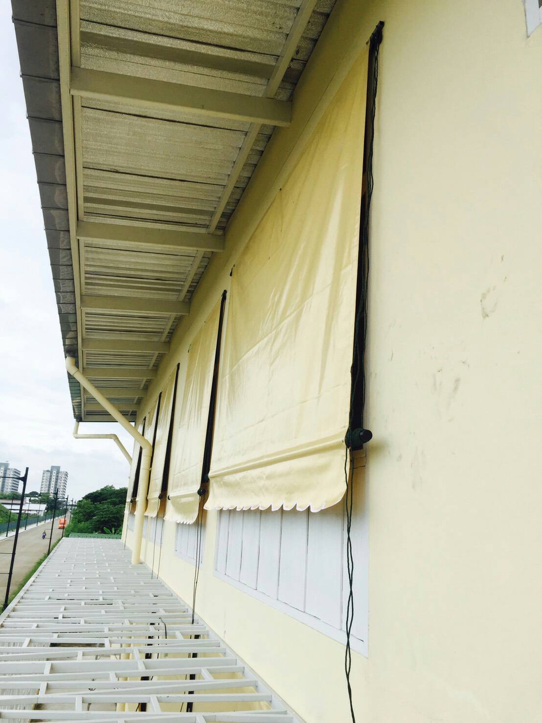 ผ้าใบชักรอก กว้าง 6เมตร สูง 5มตร (ไม่รวมเสาค้ำ) กันสาดผ้าใบ ชักรอกผ้าใบ ผ้าใบม้วนขึ้นลง ผ้าใบม้วนเก็บได้ ผ้าใบตลาดนัด มีทุกสี 6m x 5m