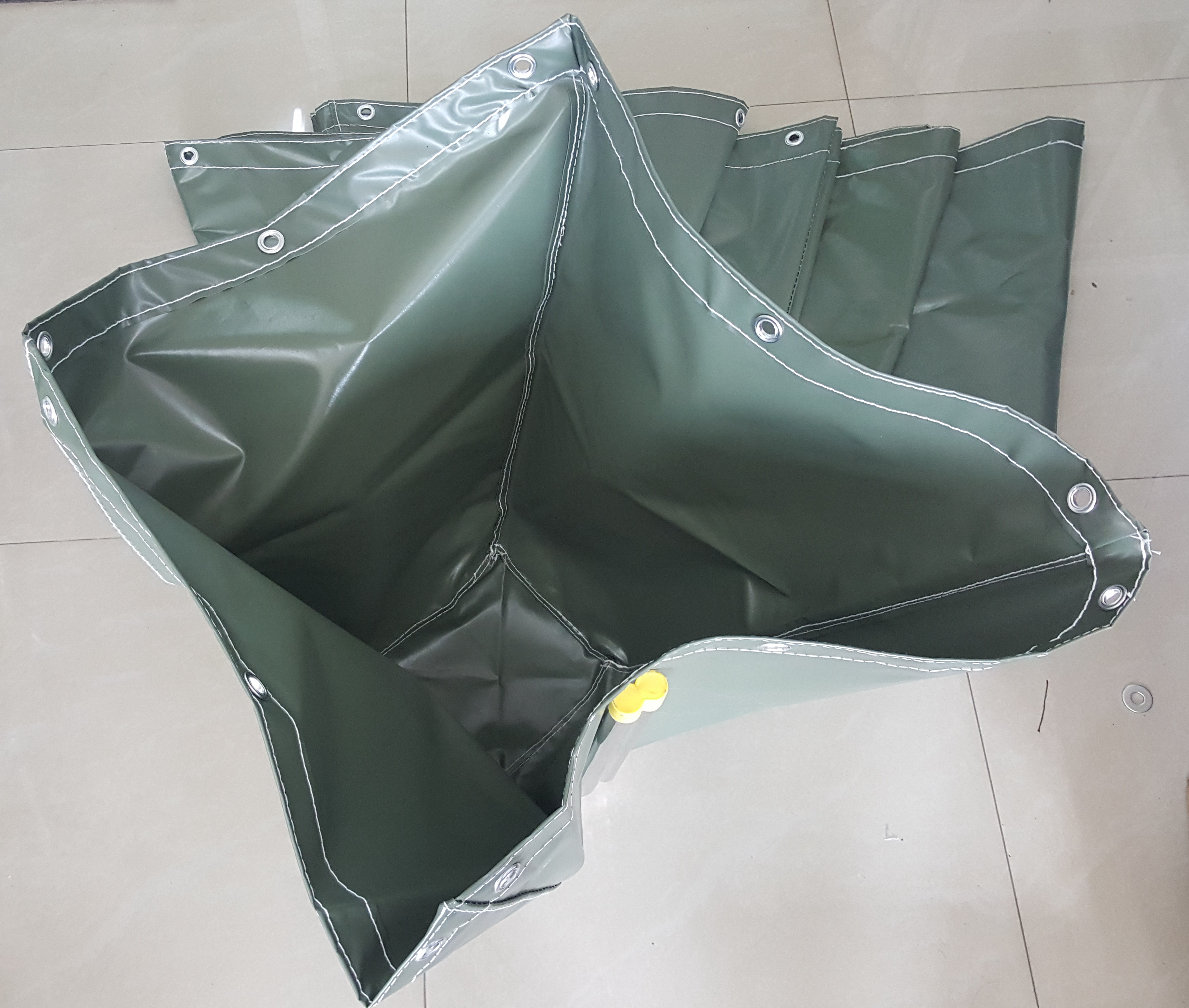 ผ้าใบกันน้ำ อย่างดี ขนาดกว้าง 4m. x ยาว 7m. ผ้าใบคลุมสินค้า ผ้าใบกันฝน ผ้าใบกันแดด ผ้าใบคูนิล่อน ผ้าใบรถบรรทุก