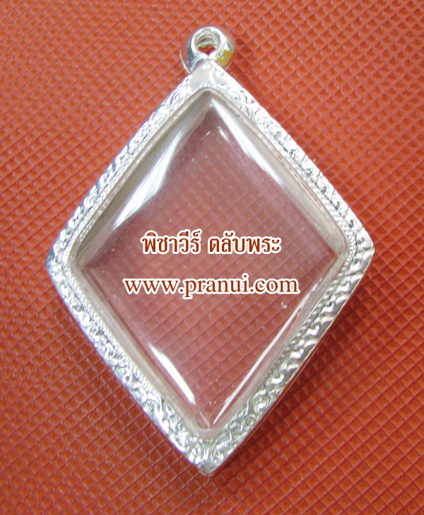 ตลับเงินแกะลาย ขาวล้วน ทรงข้าวหลามตัด