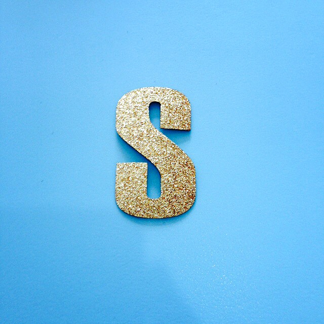 ตัวรีดอักษรกากเพชร สีทอง (5cm) อักษร S