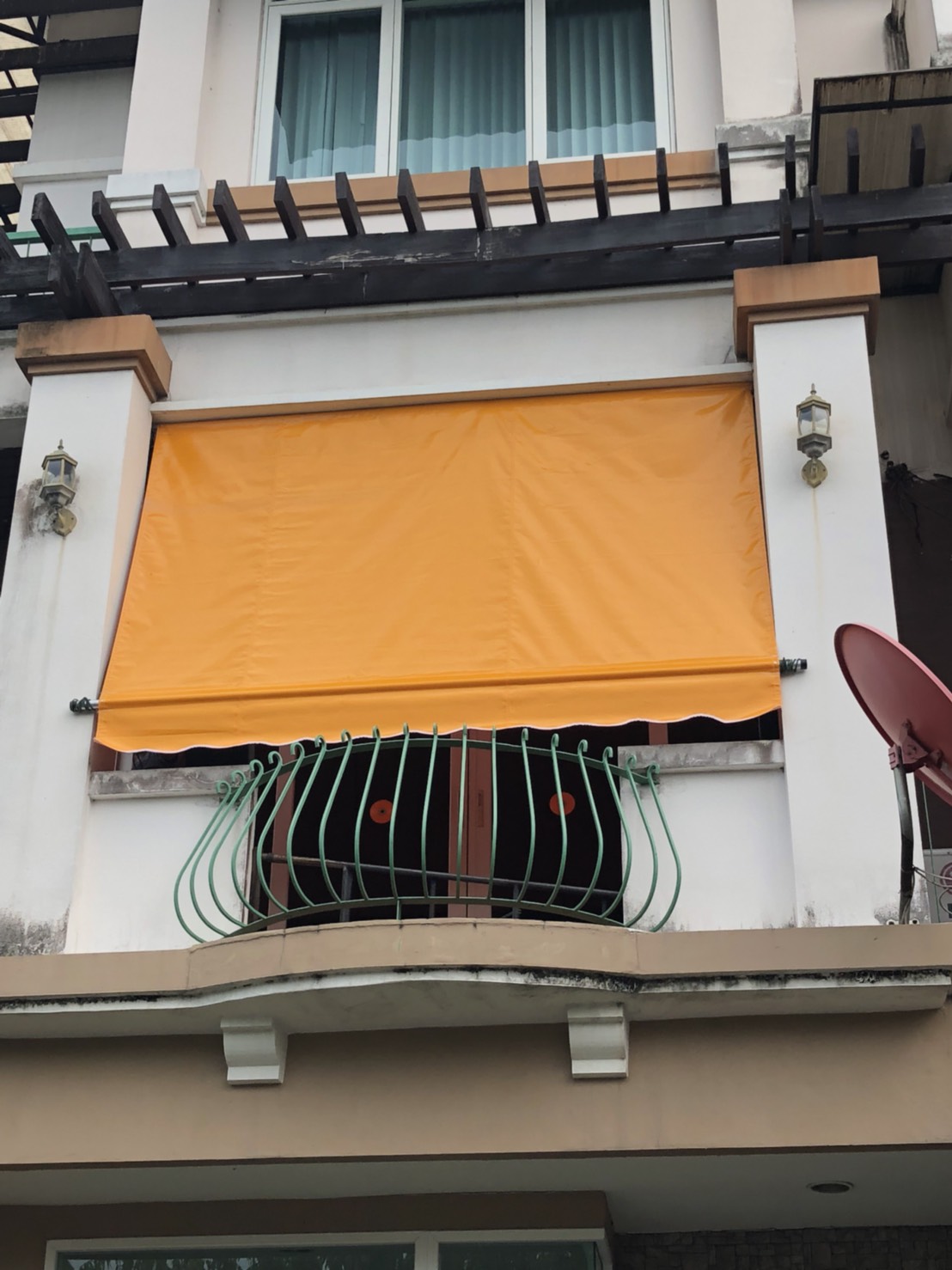 ผ้าใบชักรอก กว้าง2เมตร สูง1เมตร ทุกแบบ ทุกสี (ไม่รวมเสาค้ำ) ผ้าใบกันสาด ผ้าใบกันฝน ผ้าใบม้วนกันฝน ผ้าใบม้วนกันแดด ผ้าใบหน้าร้าน มีทุกสี 2m x 1m