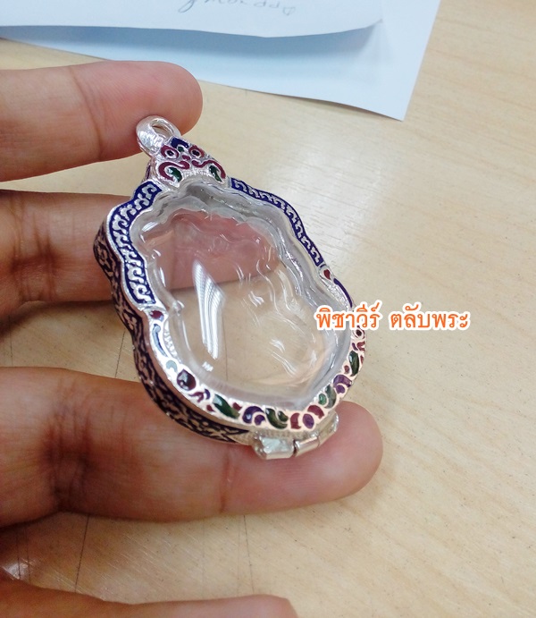 ตลับเงินลงยา ใส่เหรียญเสมา 8 รอบ