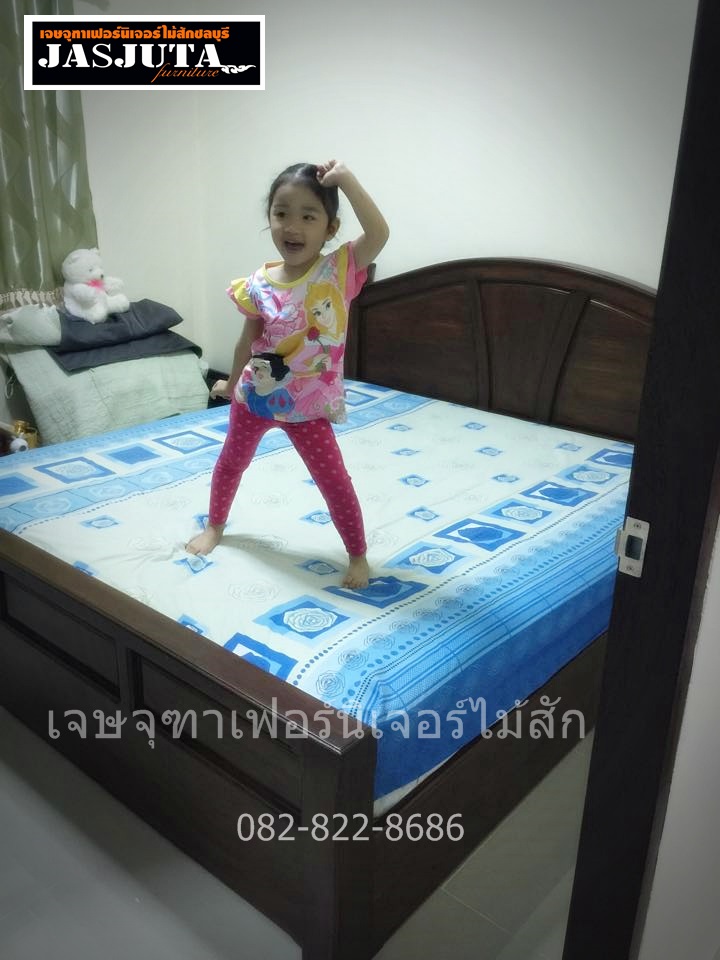 เตียงไม้สัก6ฟุตหัวโค้ง-ล่างทึบ สีโอ็คดำอ่อน