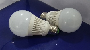 หลอดไฟ LED E27 Bulb ขนาด 7W 220V 4200-4500K PL