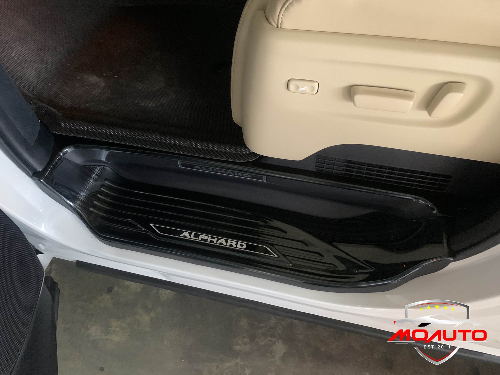 เพลทกันรอยเท้าชายประตู ALPHARD / VELLFIRE MC V2