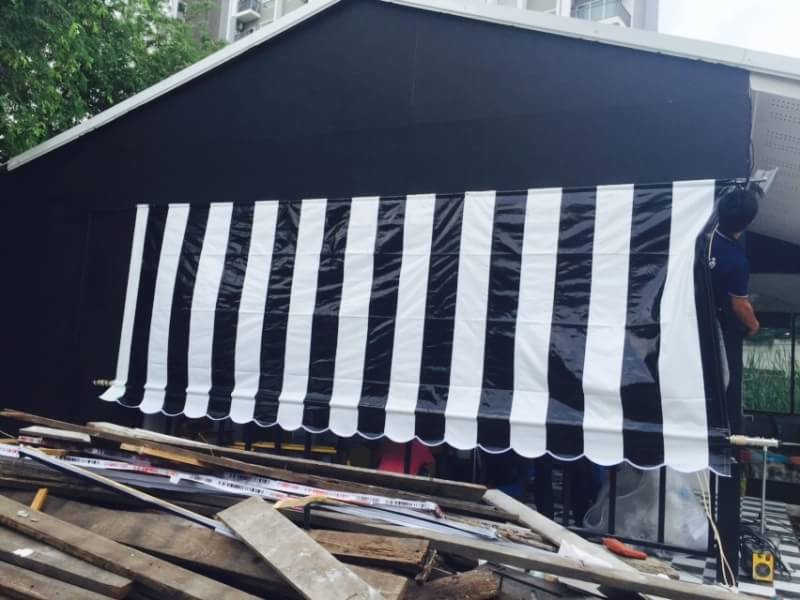 ผ้าใบชักรอก กว้าง 1เมตร สูง 6เมตร (ไม่รวมเสาค้ำ) กันสาดผ้าใบ ชักรอกผ้าใบ ผ้าใบม้วนขึ้นลง ผ้าใบม้วนเก็บได้ มีทุกสี 1m x 6m