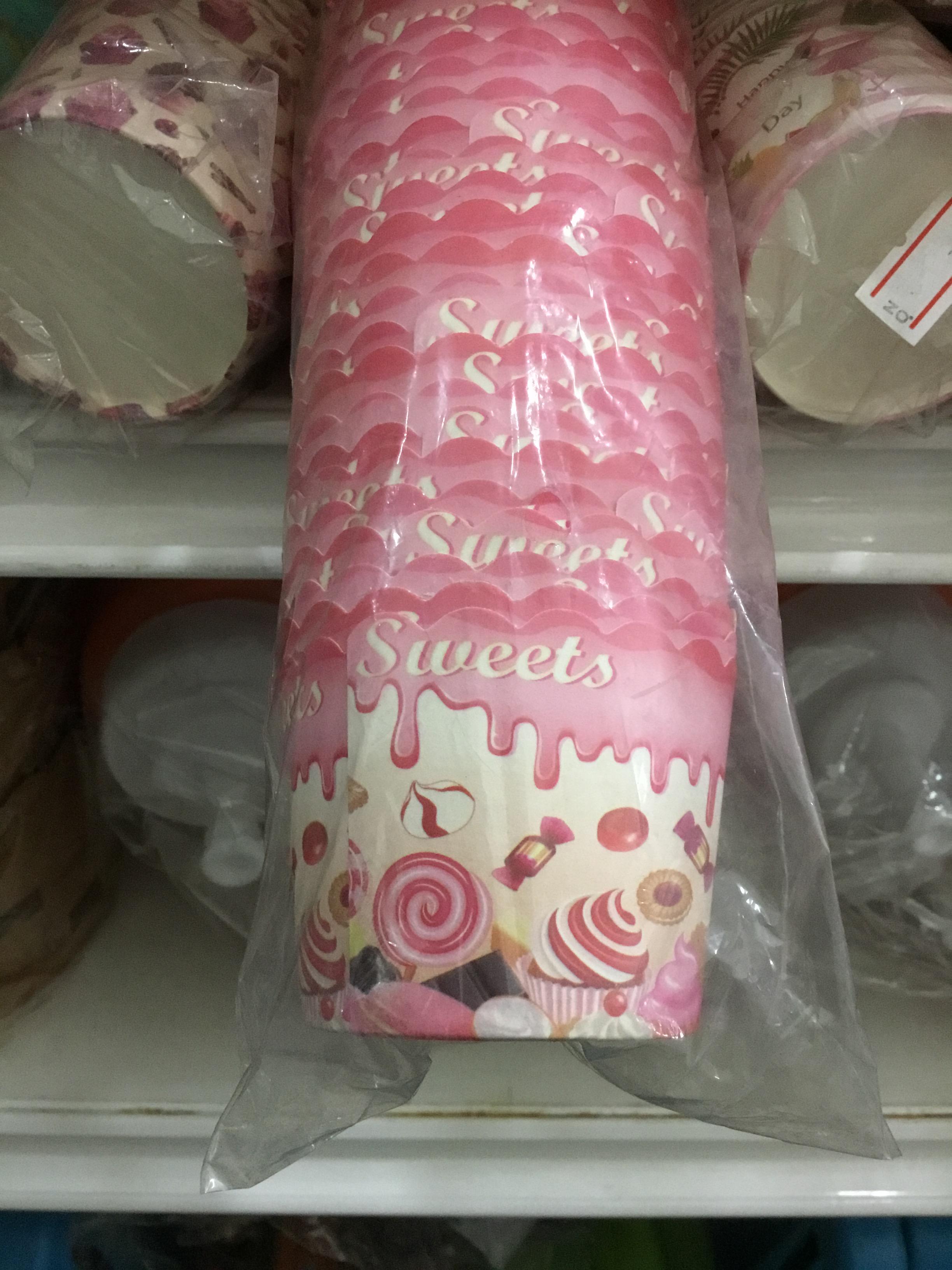 ลาย คัพเค้กแสนหวาน ถ้วยปาเนตโทน แถว 48-50 ใบ
