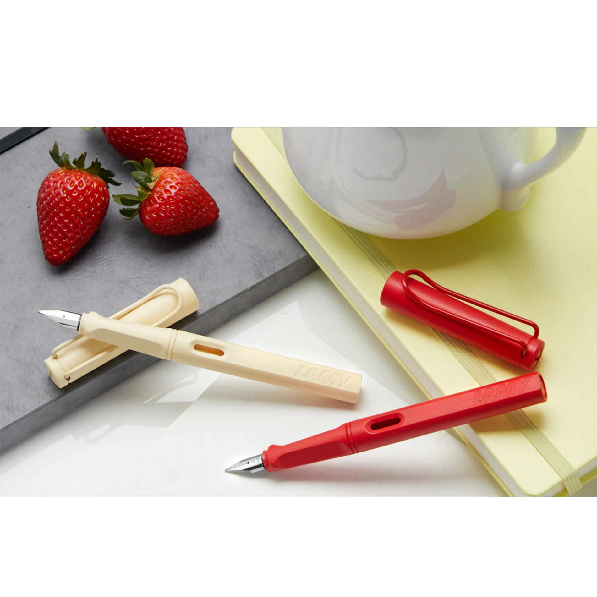 LAMY safari fountain pen strawberry 2022 limited edition
