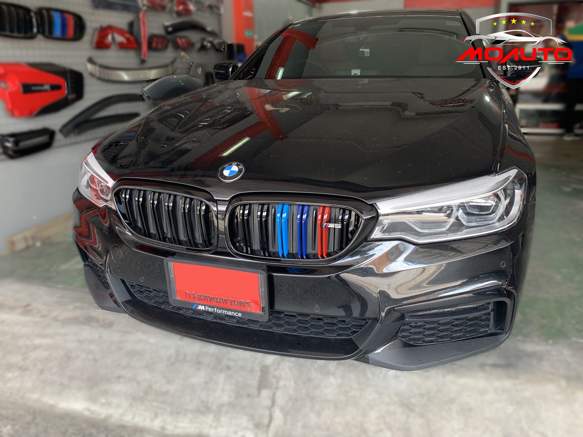 กระจังหน้า ทรง M5 แบบซี่คู่แถบสี /// BMW G30