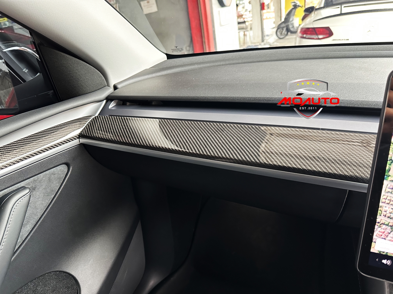 คอนโซลหน้าคาร์บอนแท้ Tesla Model 3