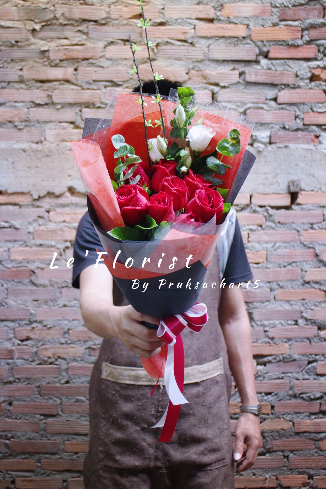 Thai red rose bouquet(Fresh flower)