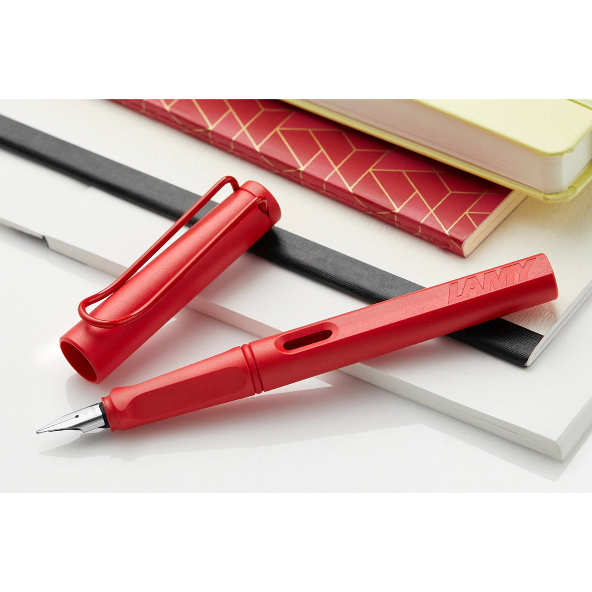 LAMY safari fountain pen strawberry 2022 limited edition