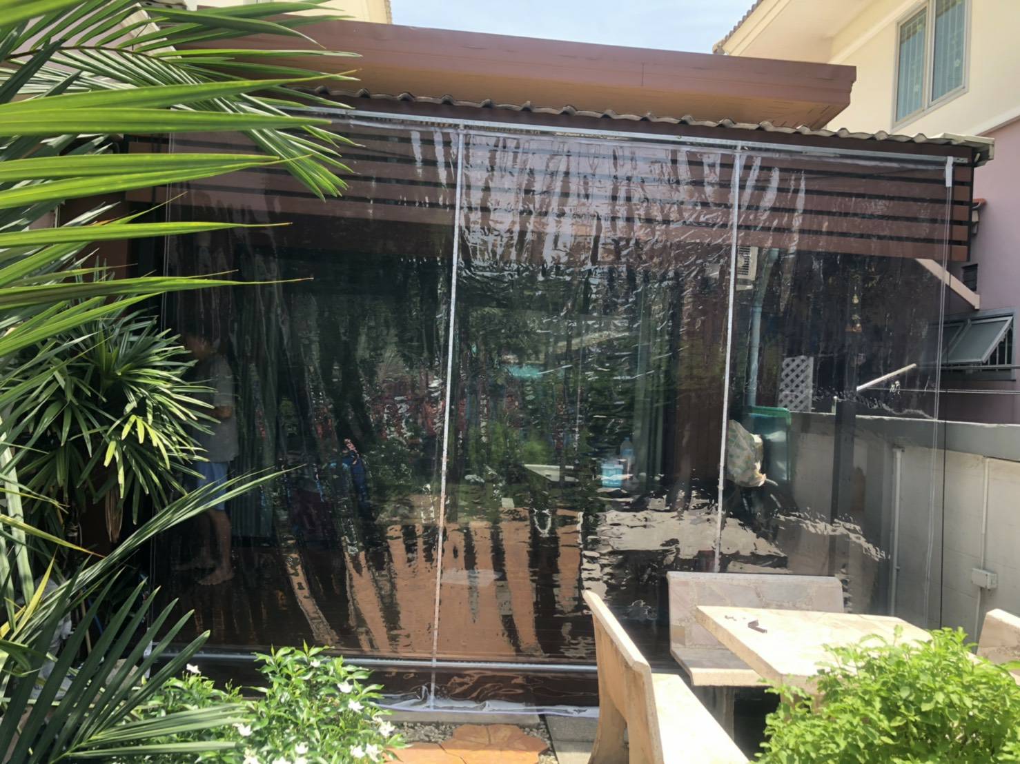 ผ้าใบชักรอกใส ขนาด 2 m x 5 m (ไม่รวมเสาเหล็กค้ำยัน) ผ้าใบสีใส โปร่งใส ผ้าใบกันสาดแบบใส ผ้าใบกันฝนโปร่งใส ผ้าใบม้วนกันฝนแบบใส ผ้าใบม้วนกันแดดสีใส clear ใส