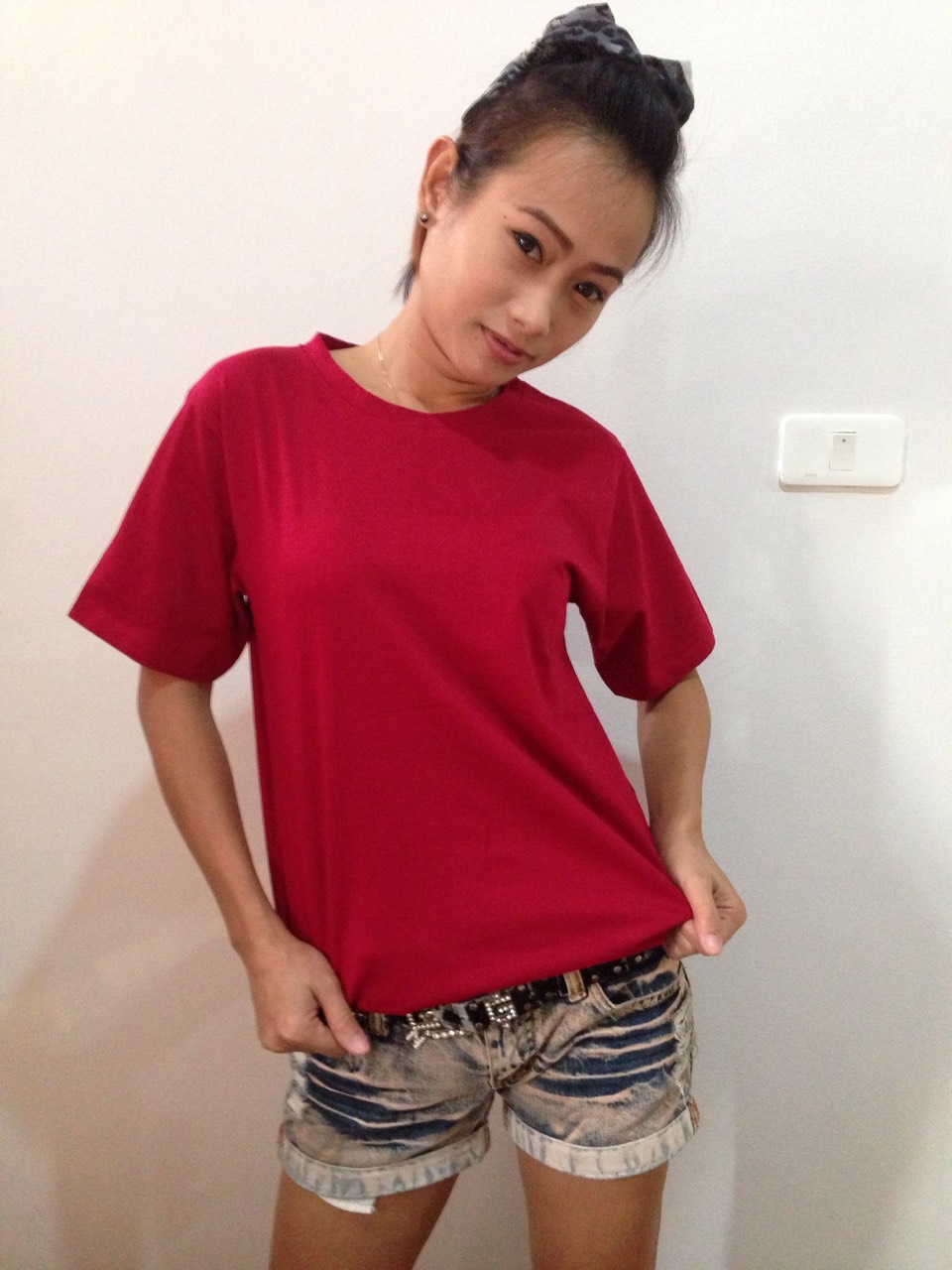 เสื้อยืด สีแดงเลือดหมู XL คอกลม