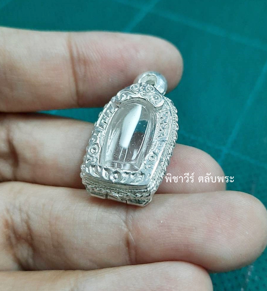 กรอบพระใส่ปรกมะขามแบบแกะลาย