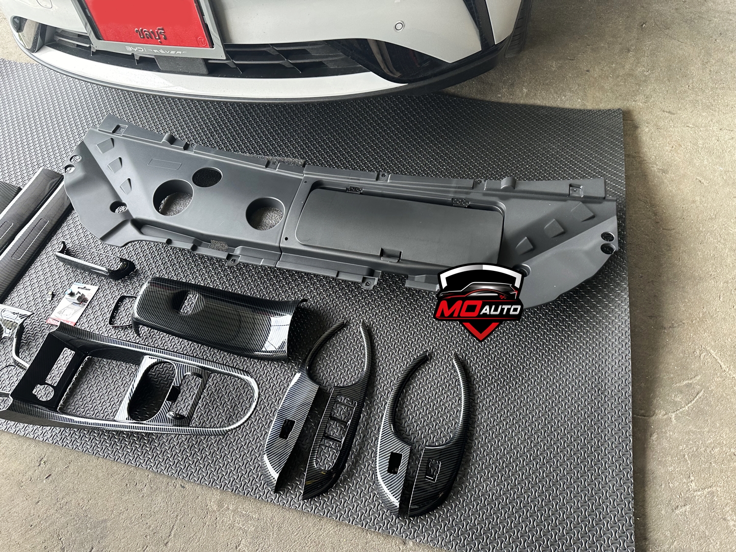 ครอบคาร์บอนภายในห้องโดยสาร BYD DOLPHIN