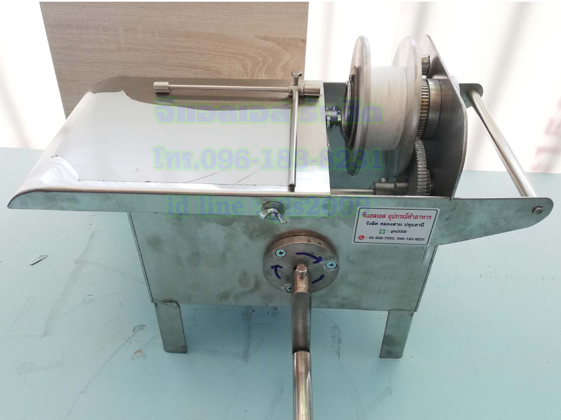 เครื่องมัดไส้กรอกมือหมุน