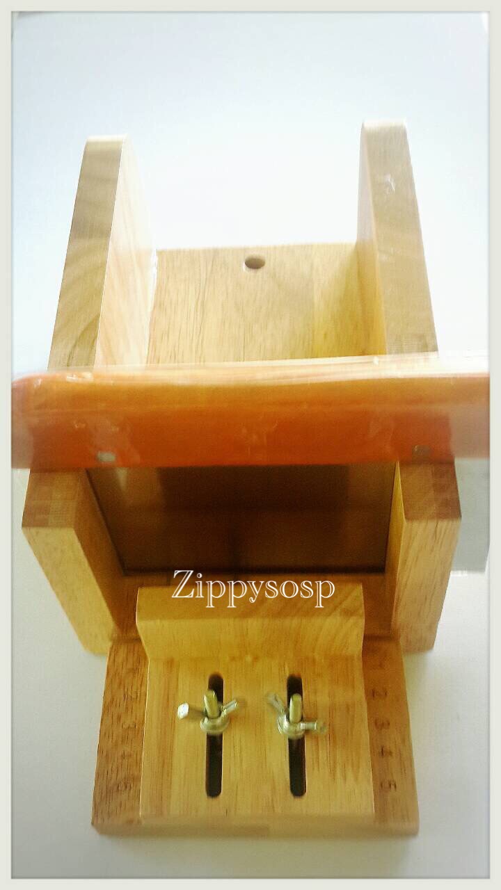 ที่ตัดสบู่ตั้งโต๊ะ พร้อมมีดตัด