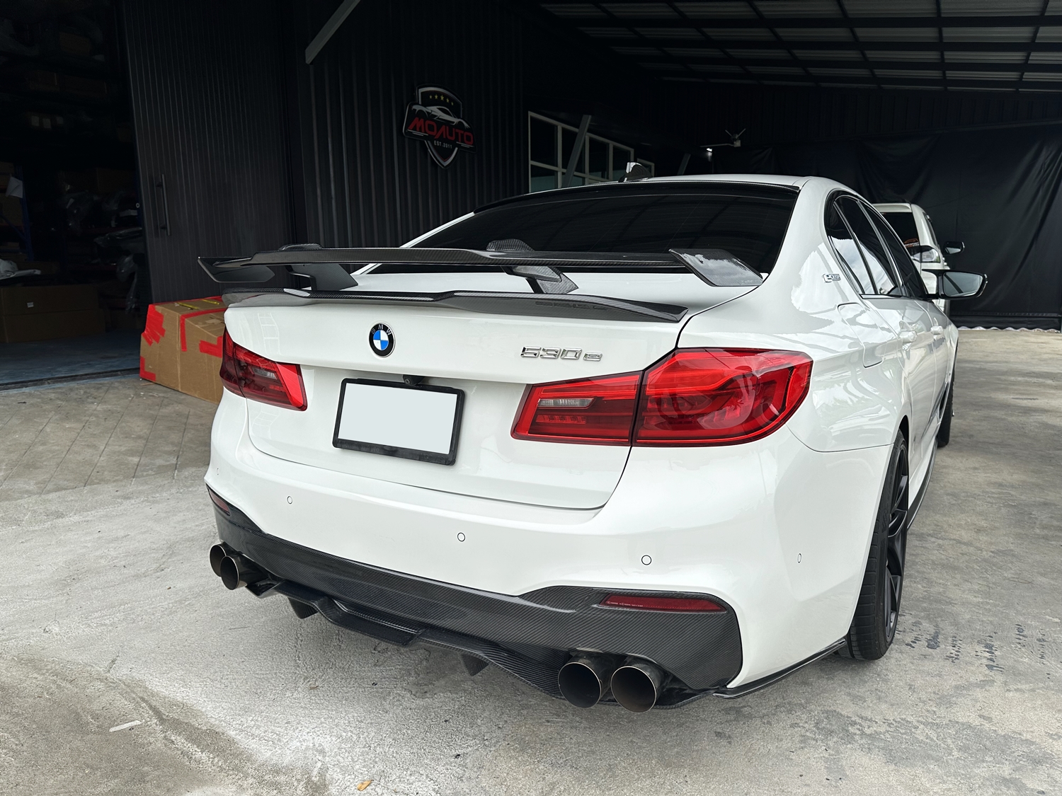 สปอยเลอร์ฝากระโปรงท้ายคาร์บอน BMW SERIES 5 G30 ทรง MP ปีกยก