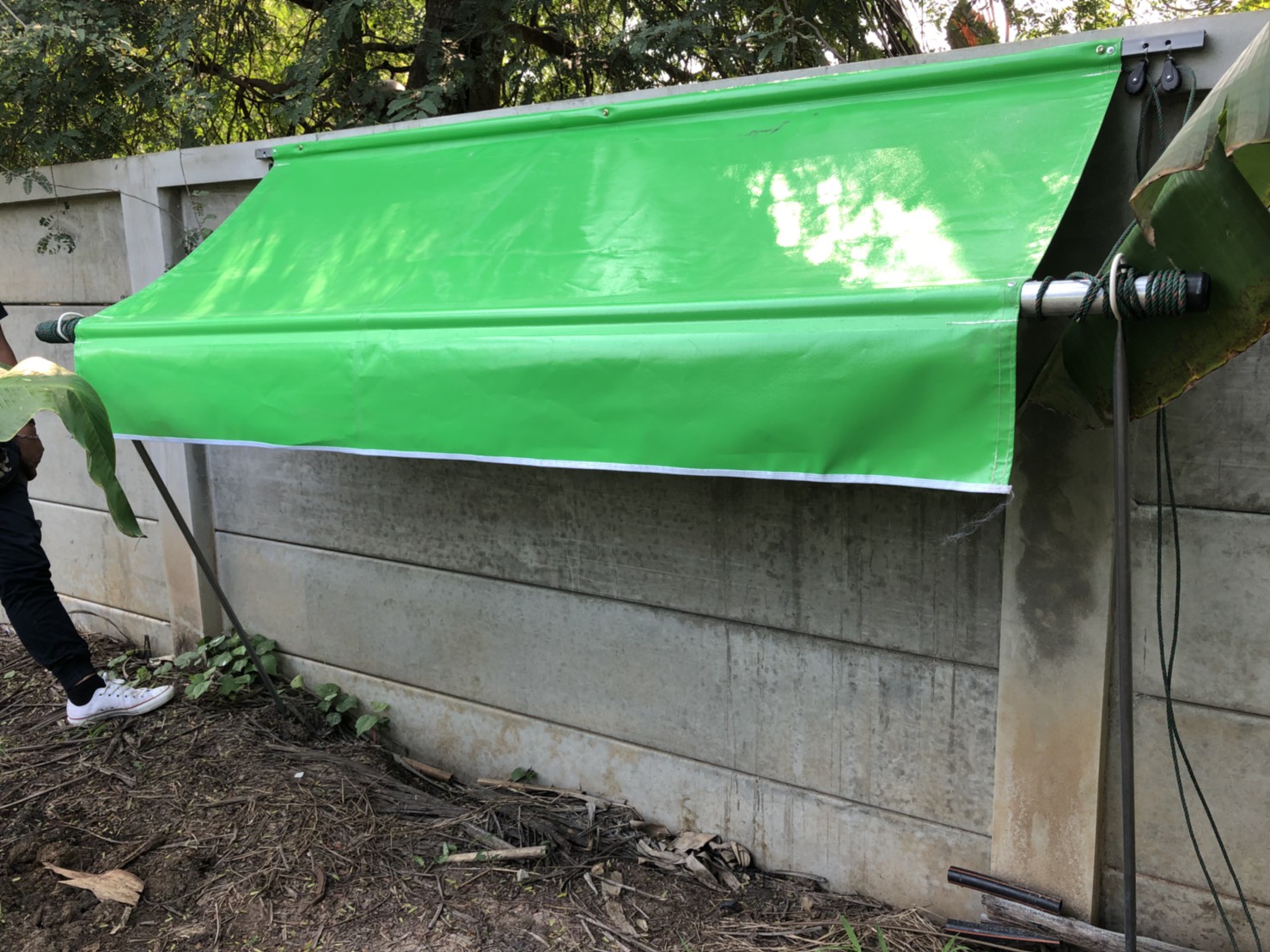 MKP TenT ผ้าใบชักรอก ขนาด กว้าง 1.5m สูง 3.5m (ไม่รวมเสาค้ำ) ผ้าใบกันสาด ผ้าใบกันฝน ผ้าใบม้วนกันฝน ผ้าใบม้วนกันแดด มีทุกสี ขาว แดง ดำ ชมพู น้ำเงิน ฟ้า เขียว ม่วง ครีม น้ำตาล 1.5m x 3.5m