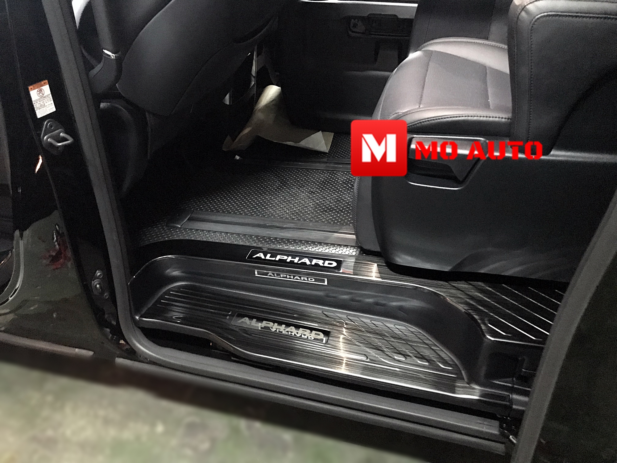 เพลทกันรอยเท้าชายประตู ดำเงา 8 ชิ้น ALPHARD / VELLFIRE 30 ปี 2016-2021