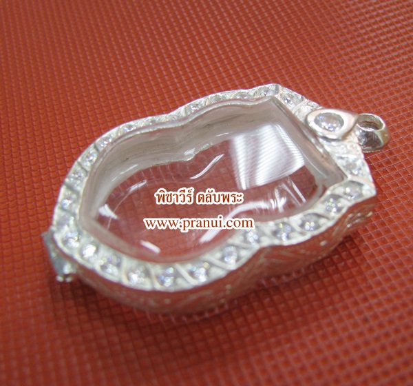 เสมาฝังพลอยขาวเต็มใบ_แกะลายข้าง