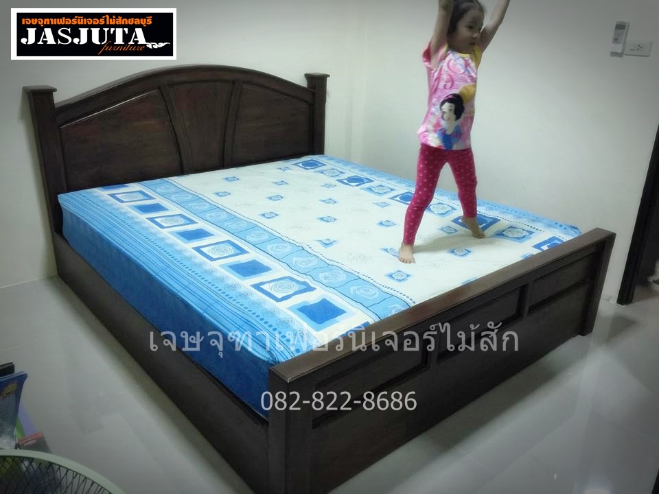 เตียงไม้สัก6ฟุตหัวโค้ง-ล่างทึบ สีโอ็คดำอ่อน