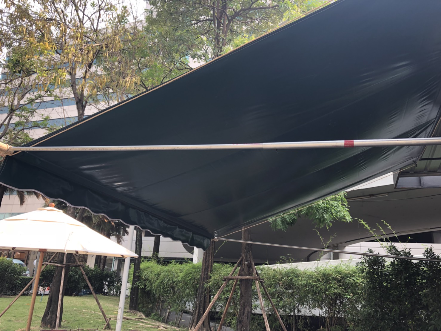 MKP TenT ผ้าใบชักรอก ขนาด กว้าง 1.5m สูง 6m (ไม่รวมเสาค้ำ) ผ้าใบกันสาด ผ้าใบกันฝน ผ้าใบม้วนกันฝน ผ้าใบม้วนกันแดด มีทุกสี ขาว แดง ดำ ชมพู น้ำเงิน ฟ้า เขียว ม่วง ครีม น้ำตาล 1.5m x 6m