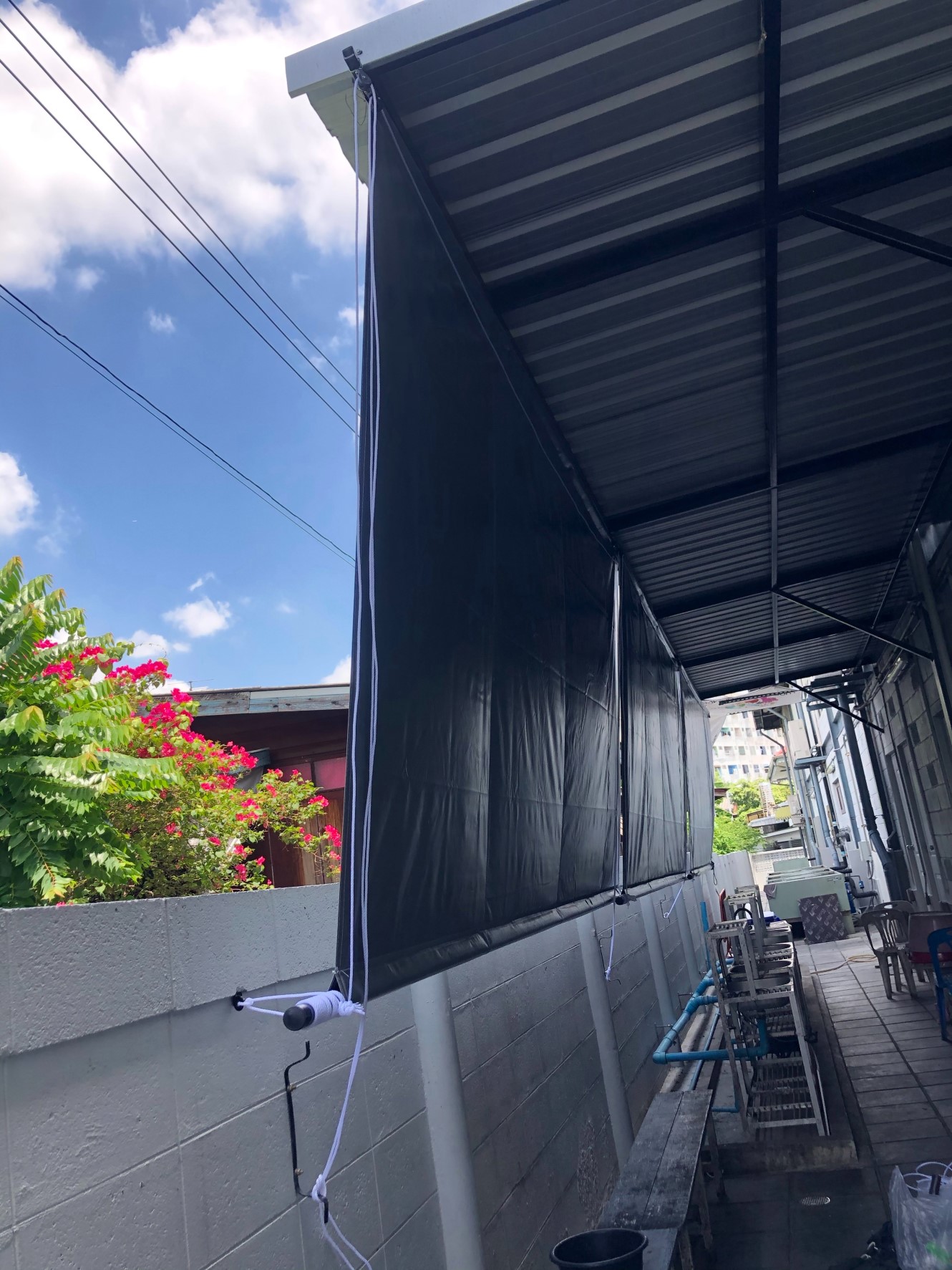 ผ้าใบชักรอก กว้าง 6เมตร สูง 5มตร (ไม่รวมเสาค้ำ) กันสาดผ้าใบ ชักรอกผ้าใบ ผ้าใบม้วนขึ้นลง ผ้าใบม้วนเก็บได้ ผ้าใบตลาดนัด มีทุกสี 6m x 5m