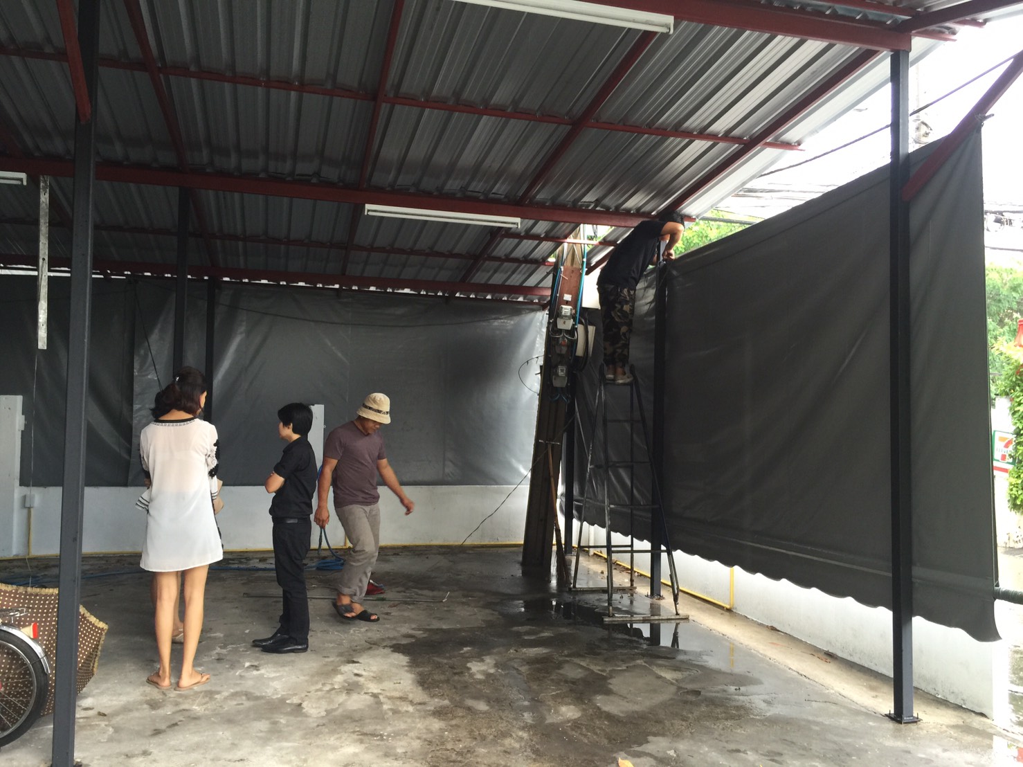 ผ้าใบชักรอก กว้าง 6เมตร สูง 4.5มตร (ไม่รวมเสาค้ำ) กันสาดผ้าใบ ชักรอกผ้าใบ ผ้าใบม้วนขึ้นลง ผ้าใบม้วนเก็บได้ ผ้าใบตลาดนัด มีทุกสี 6m x 4.5m