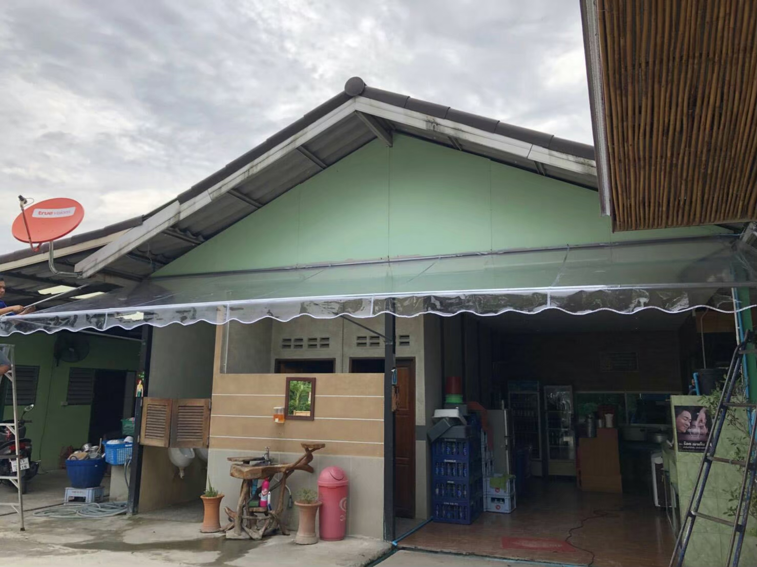 ผ้าใบชักรอก กว้าง 6เมตร สูง 5มตร (ไม่รวมเสาค้ำ) กันสาดผ้าใบ ชักรอกผ้าใบ ผ้าใบม้วนขึ้นลง ผ้าใบม้วนเก็บได้ ผ้าใบตลาดนัด มีทุกสี 6m x 5m