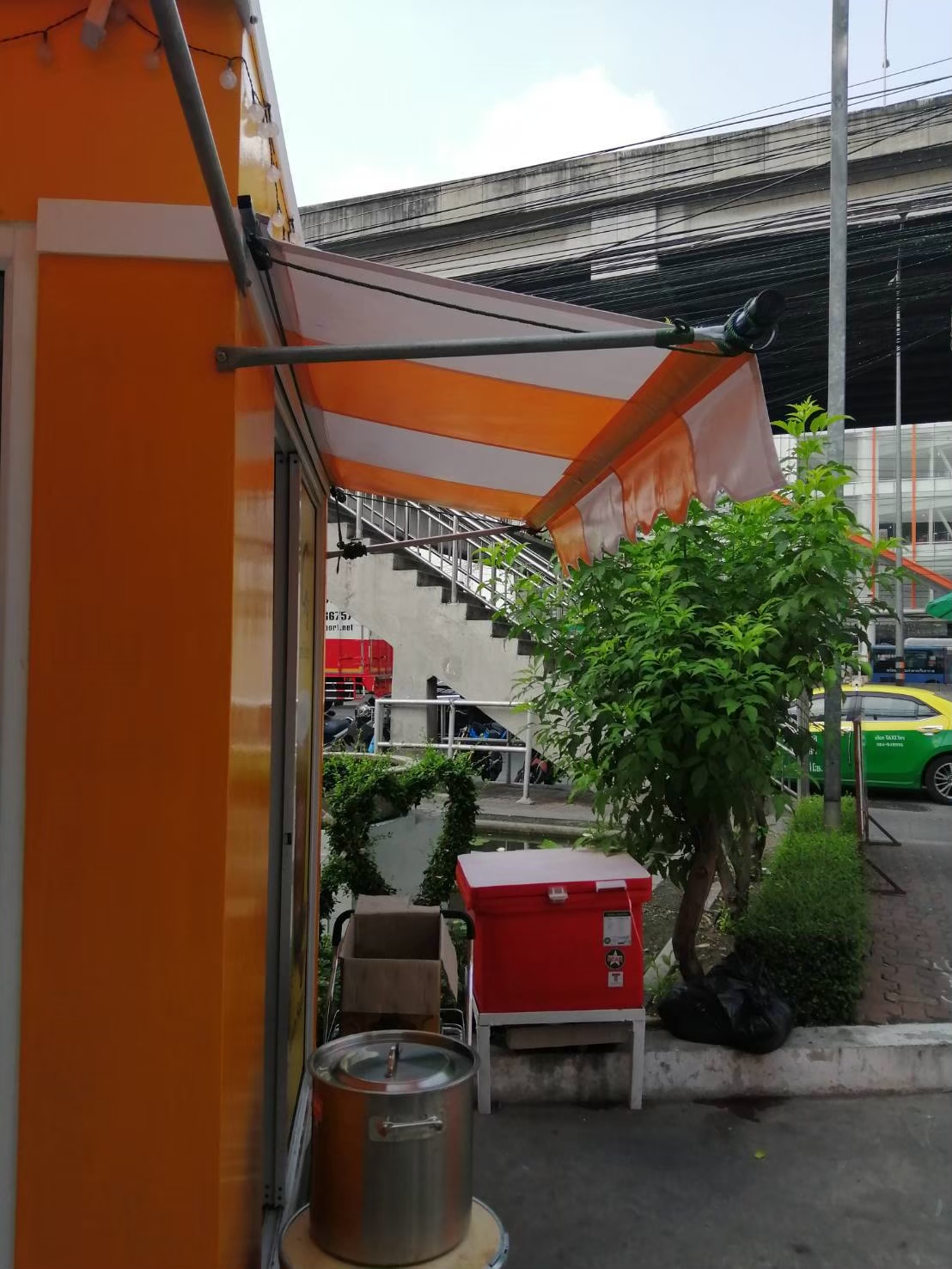 ผ้าใบชักรอก กว้าง 6เมตร สูง 4.5มตร (ไม่รวมเสาค้ำ) กันสาดผ้าใบ ชักรอกผ้าใบ ผ้าใบม้วนขึ้นลง ผ้าใบม้วนเก็บได้ ผ้าใบตลาดนัด มีทุกสี 6m x 4.5m